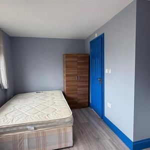 House share to rent - Photo 2