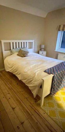 Gorgeous room with built in wash basin - Photo 1