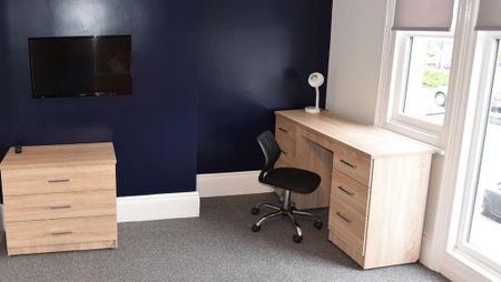 1 bedroom in a house share to rent - Photo 4