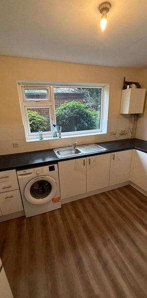 2 bedroom ground floor flat to rent - Photo 1