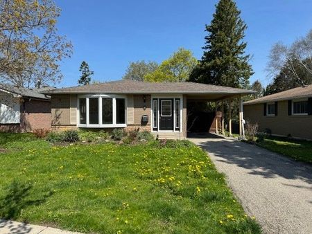 For Lease - 8 Devins Drive Unit# Main Floor, Aurora, Ontario - Photo 4