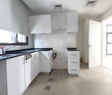 Spacious Nasma Residence: 3 BR Corner Unit with Garden - Photo 1