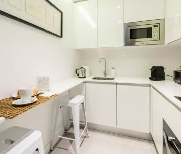 Modern 1-bedroom apartment with AC and balcony for rent in Malasaña - Foto 3