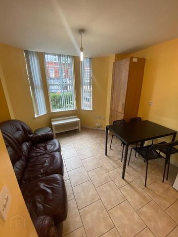Great Apartment, 66a Rugby Avenue, Queens Quarter, Belfast, BT7 1GZ - Photo 2