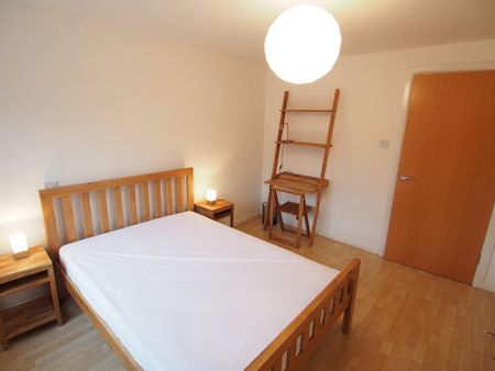 2 bedroom flat to rent - Photo 4