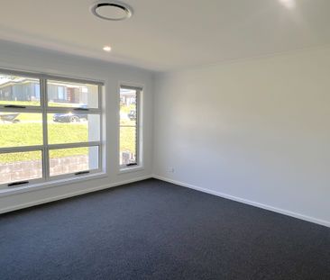 MODERN 4 BEDROOM HOME IN POTTERS LANE - Photo 2