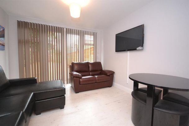 1 bedroom Flat To Let - Photo 1