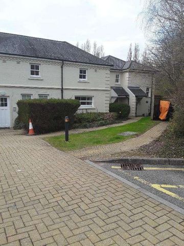 Tatchbury Mount, Calmore, SO40 - Photo 2