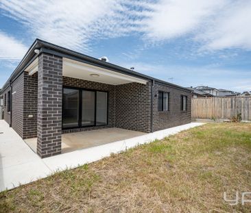 Modern Living Meets Home Sweet Home - Photo 3