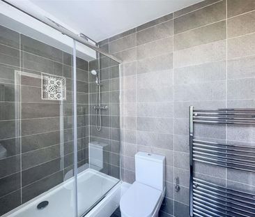 Forest Drive East, Leytonstone - Photo 1