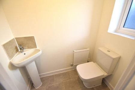 3 bedroom semi-detached house to rent - Photo 2