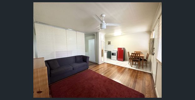 Partly furnished, one bedroom unit in Annerley - Photo 1