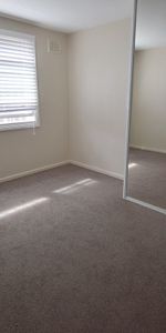 Wonderful One Bedroom Unit in Leafy Enmore! - Photo 3
