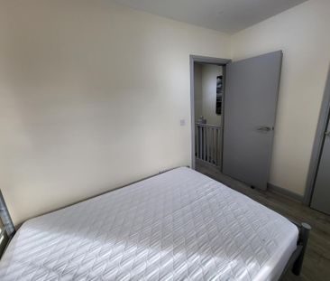 4 bedroom end of terrace house to rent - Photo 5