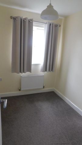 3 bedroom semi-detached house to rent - Photo 4