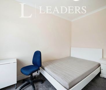 4 bedroom house to rent Edmund Road, PO4 - Photo 2