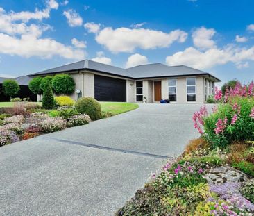 Modern Family Home - Photo 3
