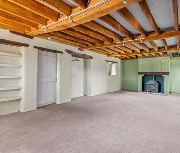 3 bedroom character property to rent - Photo 1