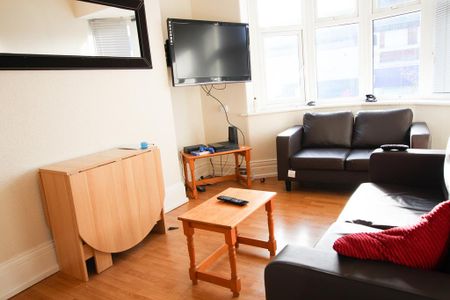 4 bedroom maisonette to rent - Photo 2