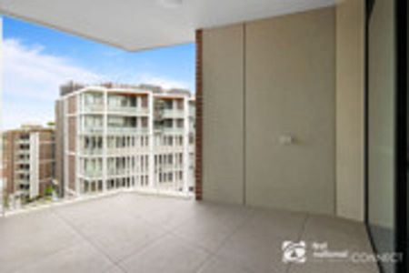 Lavish 1 bedroom unit with parking - Photo 4