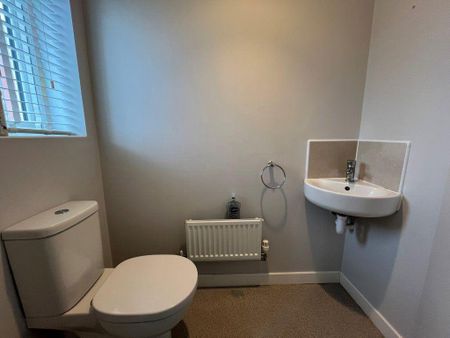 3 bedroom semi-detached house to rent - Photo 2