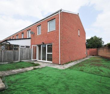 3 bedroom end of terrace house to rent - Photo 3