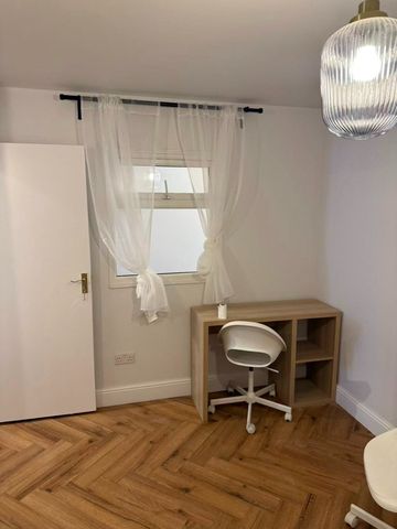 Room in a Shared House, Cruikshank Road, E15 - Photo 3