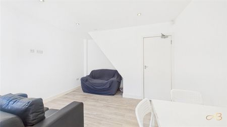 Room 2 - Photo 3