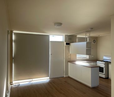 CHARMING RENOVATED APARTMENT IN THE HEART OF NORTHCOTE - Photo 2