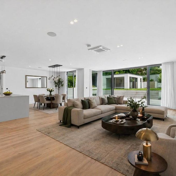 5 bedroom detached house to rent - Photo 1