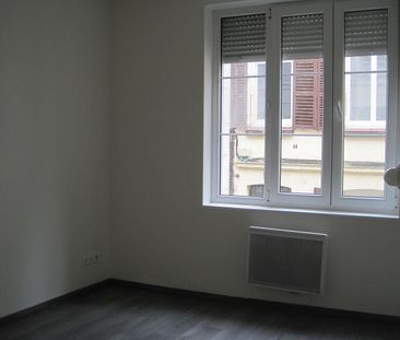 A LOUER APPARTEMENT DEUX CHAMBRES PROCHE CENTRE VILLE DE ST QUENTIN... - Photo 4