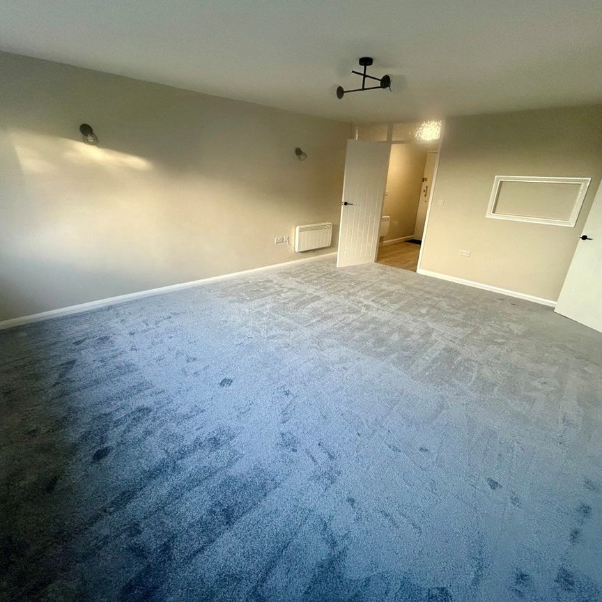 2 Bed Flat, Moorfield Court, B73 - Photo 1