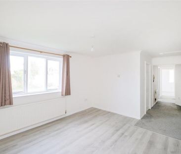 2 bedroom ground floor flat to rent - Photo 2