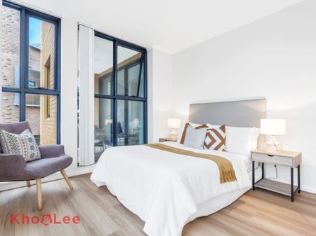 ULTRA CONVENIENT CITY LIVING - PARTIALLY FURNISHED - Photo 4