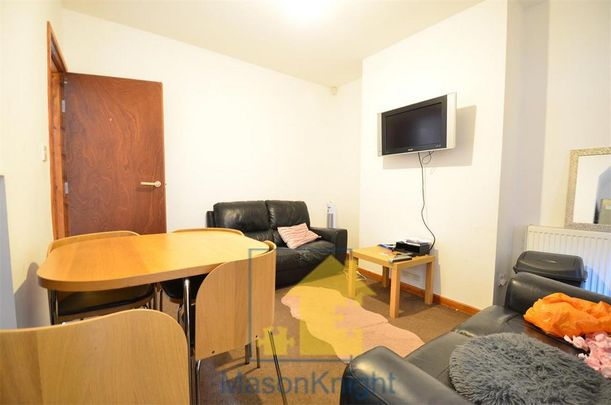 4 bedroom terraced house to rent - Photo 1