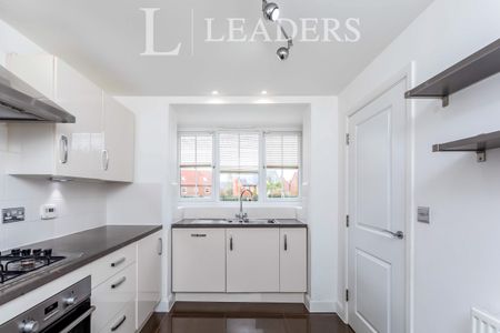 4 bedroom house to rent Bobbins Way, Buckingham, Buckinghamshire, MK18 - Photo 5