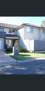 Modern 3-Bedroom Townhouse in Sought-After Mornington Estate - Photo 3