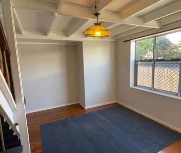 2 bedroom house (optional to rent a 2 bedroom sleepout) - Photo 5