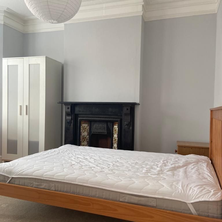4 bedroom house - Photo 1