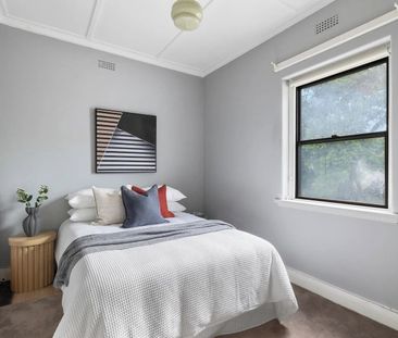 Deco Charm in a Quiet Port Melbourne Pocket - Photo 2