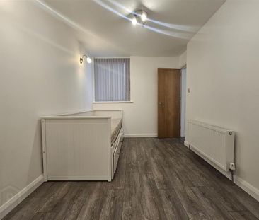 8c Lesley Heights, Glassillan Grove, Greenisland, Carrickfergus, BT... - Photo 6