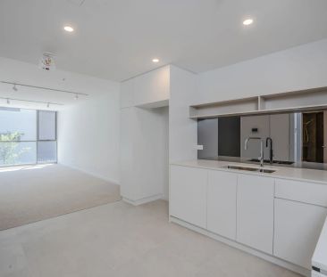 Experience Modern Living at the Prestigious "Seventy One" Complex - Photo 4