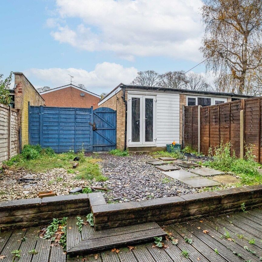 Available unfurnished from 24/11/2025 - Photo 1