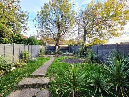 2 bedroom maisonette to rent - Photo 3