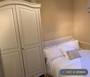 4 bedroom end of terrace house to rent - Photo 4