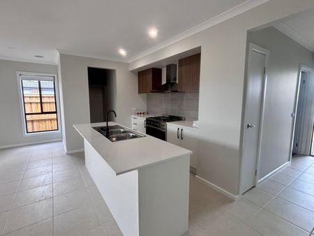 8 Brick Street, 3842, Churchill Vic - Photo 2