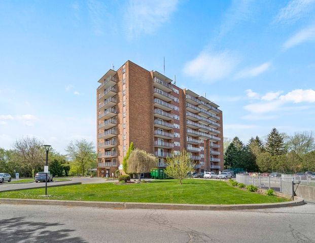 Thames Park Tower Apartments | 150 Mary St., Chatham - Photo 1