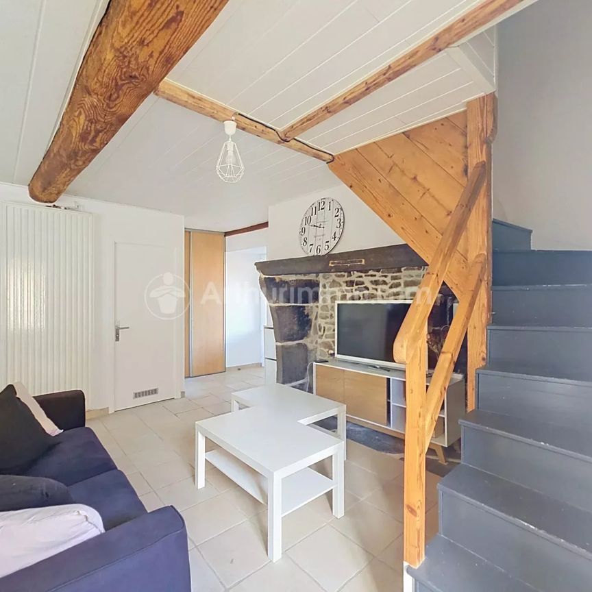 Location Maison 4 pièces 110m² ST GENES CHAMPANELLE 63122 - Photo 1