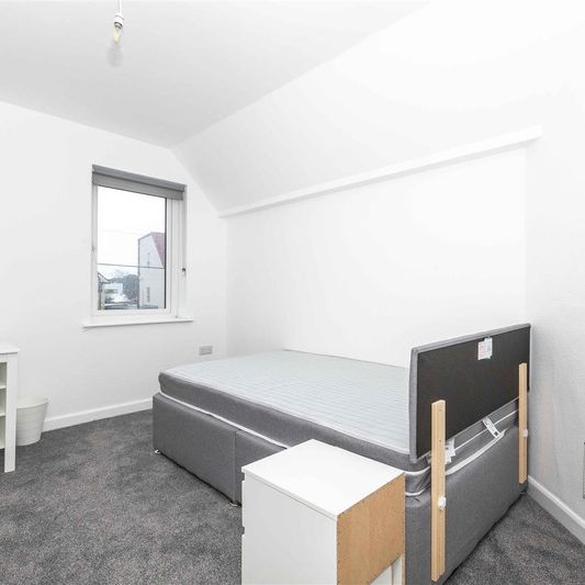 Cortis Avenue, Worthing - Photo 1