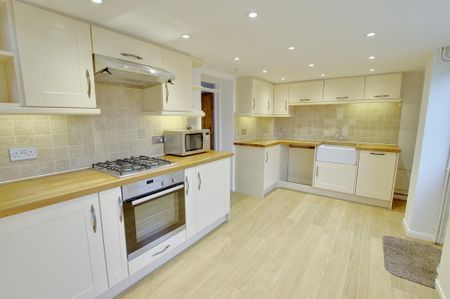 2 bedroom terraced house to rent - Photo 4